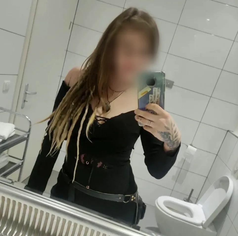 Holly, 30