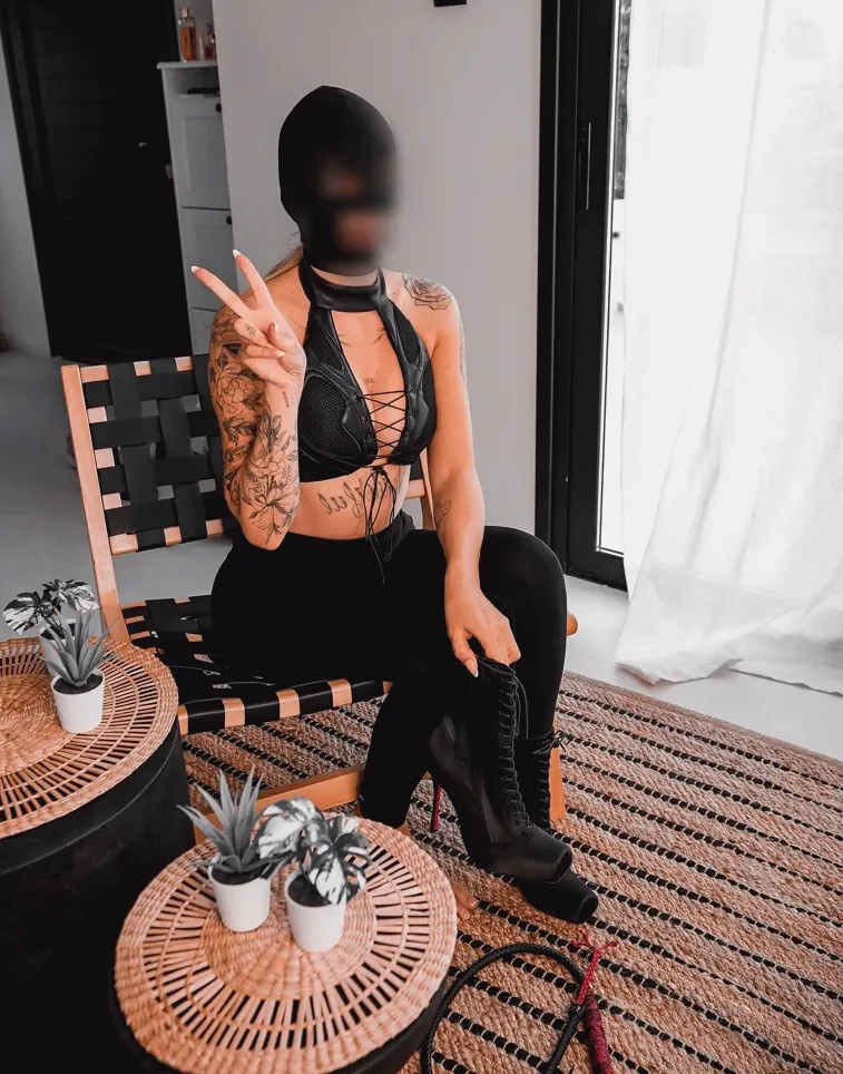 Isla, 31