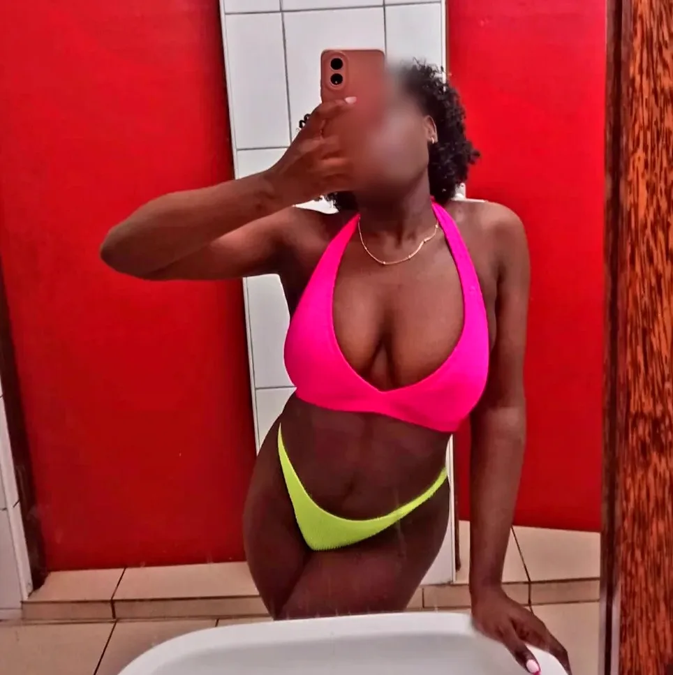 Nia, 30