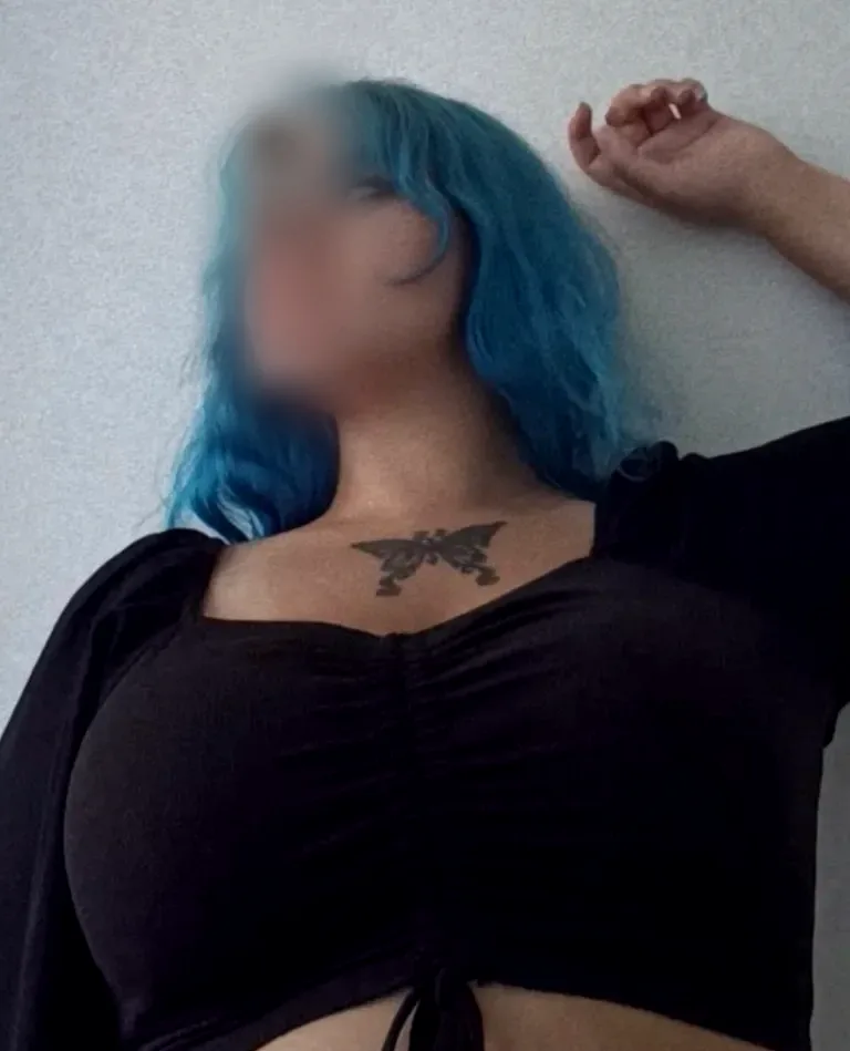 Roisin, 22